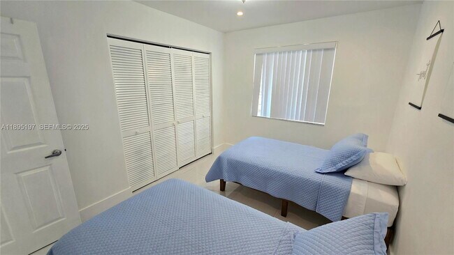 Building Photo - 9332 SW 27th St