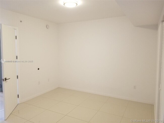 Building Photo - 5252 NW 85th Ave