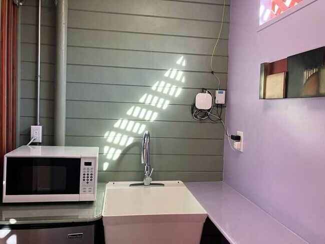 Building Photo - 2909 King St