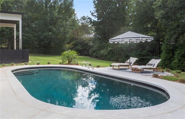 Building Photo - 1756 N Akin Dr NE