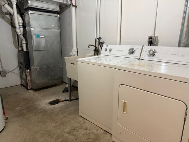 Building Photo - Spacious 3BR / 3BA Townhome with 2-Car Garage – Available Mid-March!