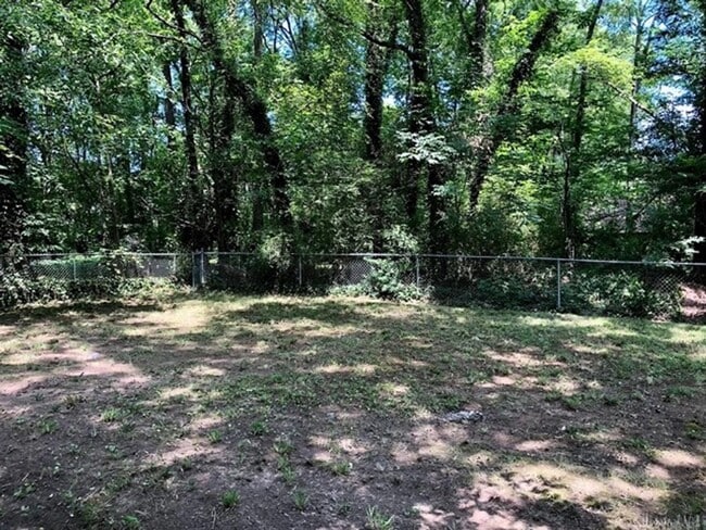 Building Photo - Renovated 2 Bed/1 Bath Cottage Near Downtown Durham! Available March 2026