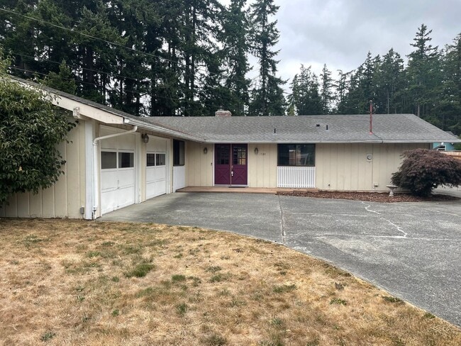 Primary Photo - Spacious Single Story 3 Bedroom Home in To...