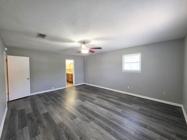 Building Photo - 7819 Hearthstone Cir
