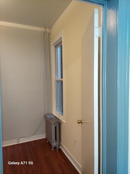 Building Photo - 253 Bowers St