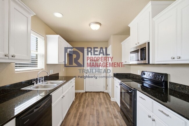 Building Photo - 901 Dart Ct