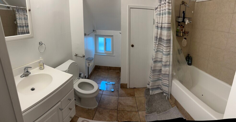 Building Photo - 1388 Page St