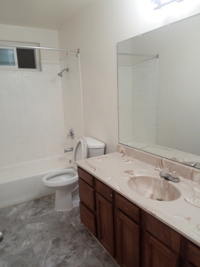 Building Photo - Lee Avenue Apartments