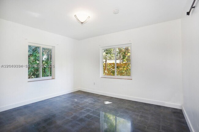 Building Photo - 6116 SW 46th St
