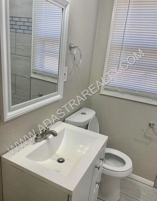Building Photo - Beautiful Newly Remodeled Raytown Home-Ava...