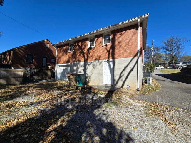 Building Photo - 1322 Ardee Ave