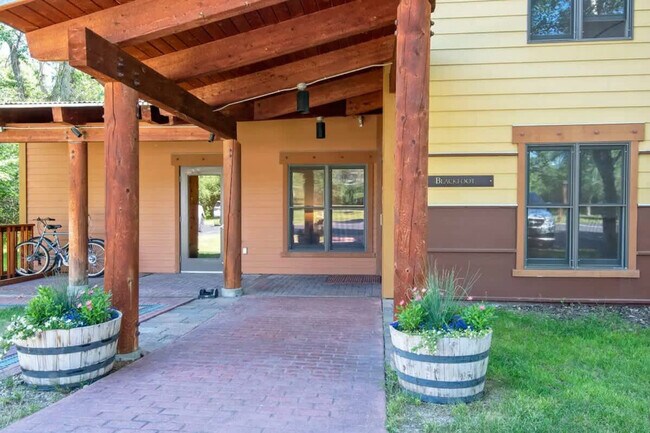 Building Photo - 2740 Shadowmoon Ln