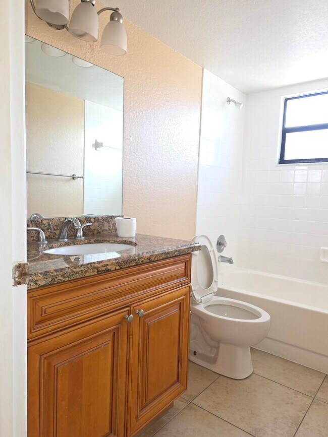 Building Photo - 1542 Lake Crystal Dr