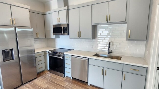 Building Photo - 157 Torrey Pines Dr