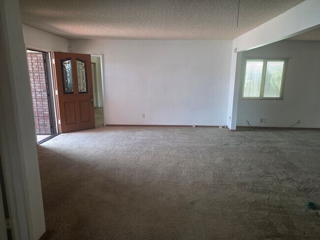 Building Photo - 5673 Barclay Ave