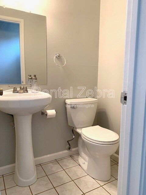 Building Photo - 1470 Creekside Dr