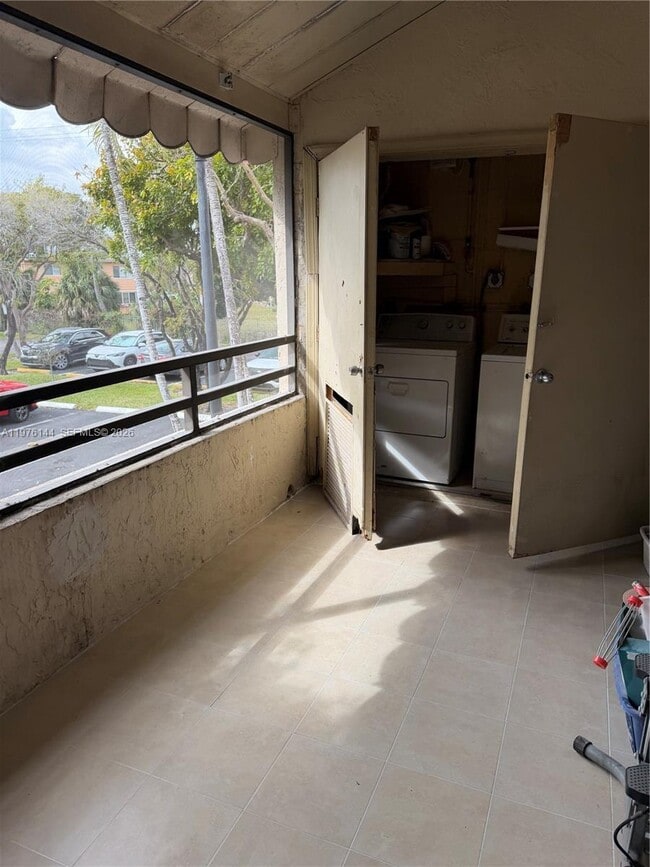 Building Photo - 20170 NE 3rd Ct