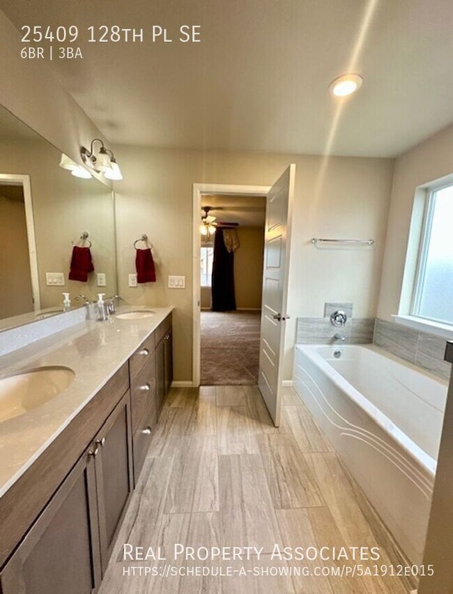 Building Photo - 25409 128th Pl SE