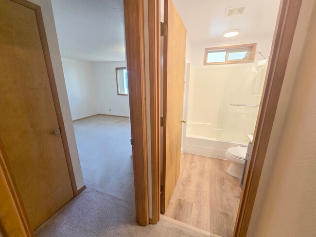 Building Photo - 164 N Harbor St