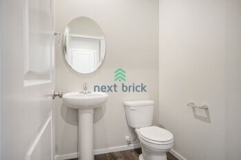 Building Photo - 4 Bed and 2.5 Bath Single-family Home Available for Rent!