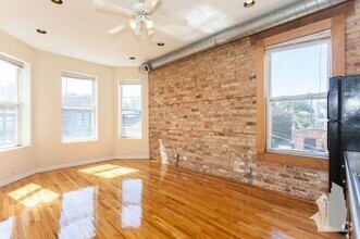 Building Photo - 2 bedroom in Chicago IL 60614