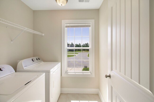 Building Photo - 879 Stormy Gale Ln