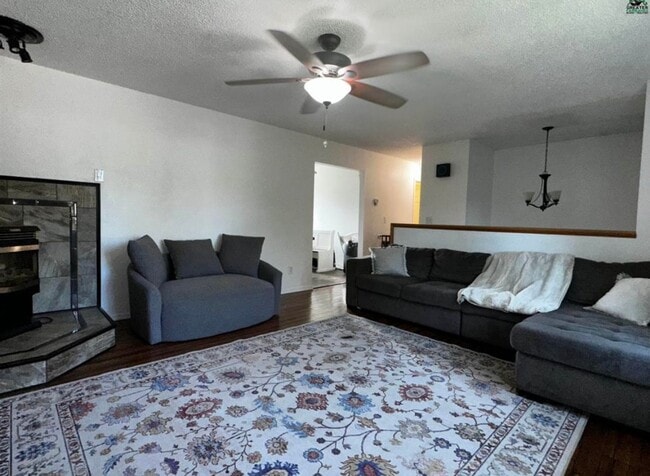 Building Photo - 4-Bedroom Fairbanks Home with Garage, Deck...