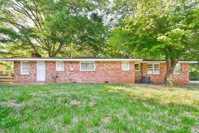 Building Photo - Charming 3 Bedroom in Williamston!