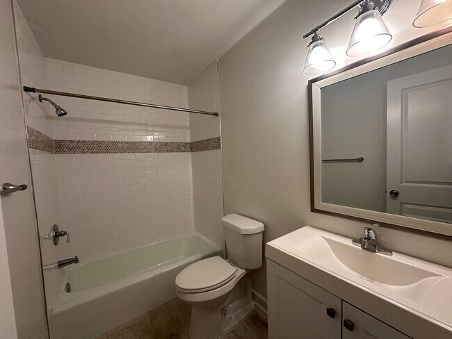 Building Photo - 838 Green Ridge Dr