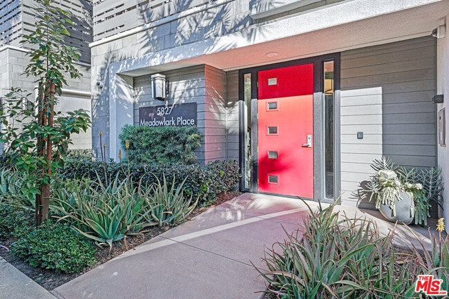 Building Photo - 5827 Meadowlark Pl