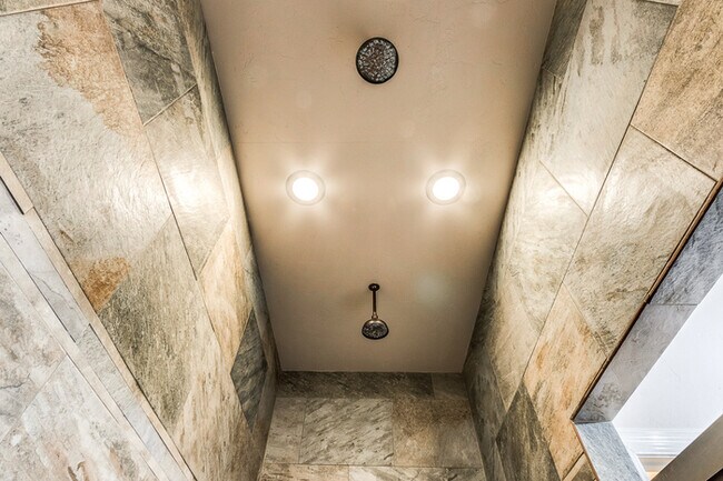 Building Photo - Gorgeous Custom Home on a corner lot in Ventanas - East El Paso!