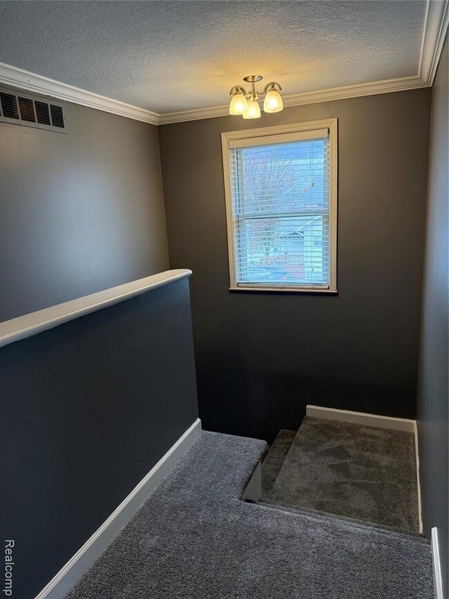 Building Photo - 2729 Kipling Ave