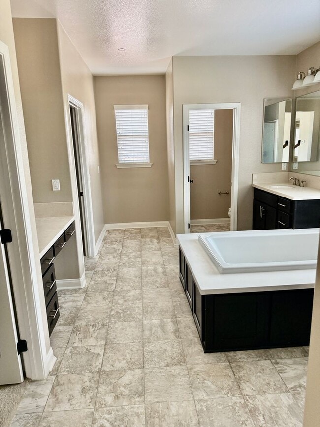 Building Photo - Executive Home in Temecula