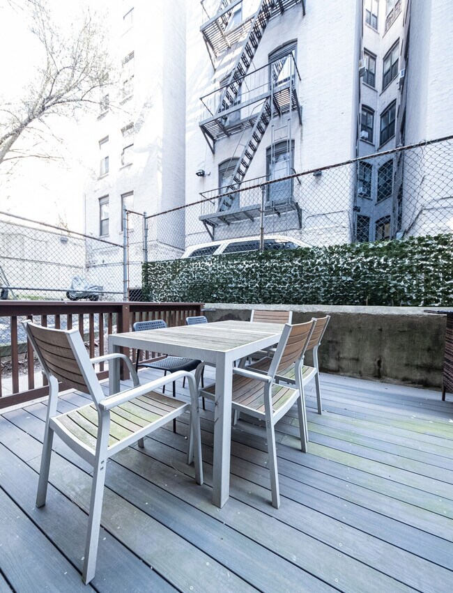 Building Photo - 5 W 101st St