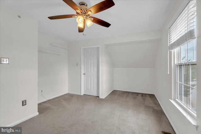Building Photo - 5606 Riverfront Dr