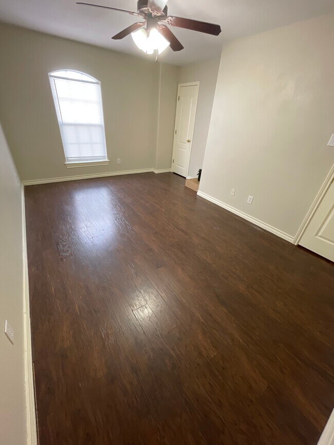 Master bedroom - 1020 Dickey Ln