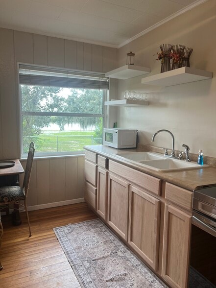 Building Photo - 8330 Honolulu Dr