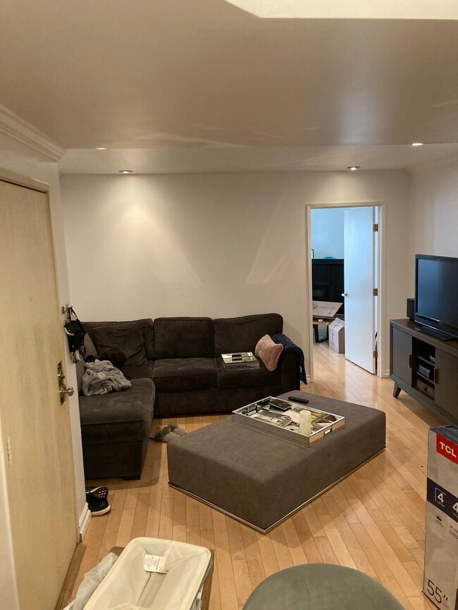 Living area - 1230 Horn Ave