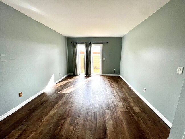 Building Photo - Ground Floor Unit in Santee!