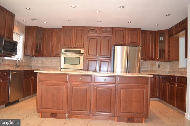 Building Photo - 3947 Valley Ridge Dr