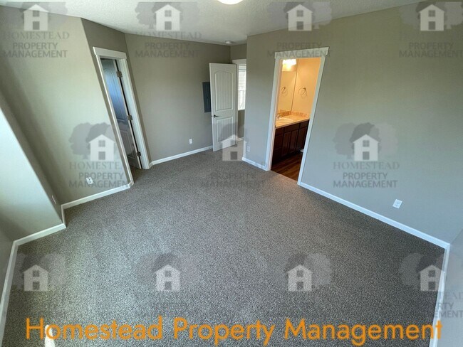 Building Photo - 1410-1412 Marigold Dr