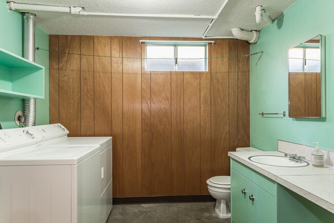 Building Photo - 3387 SE 10th Ave