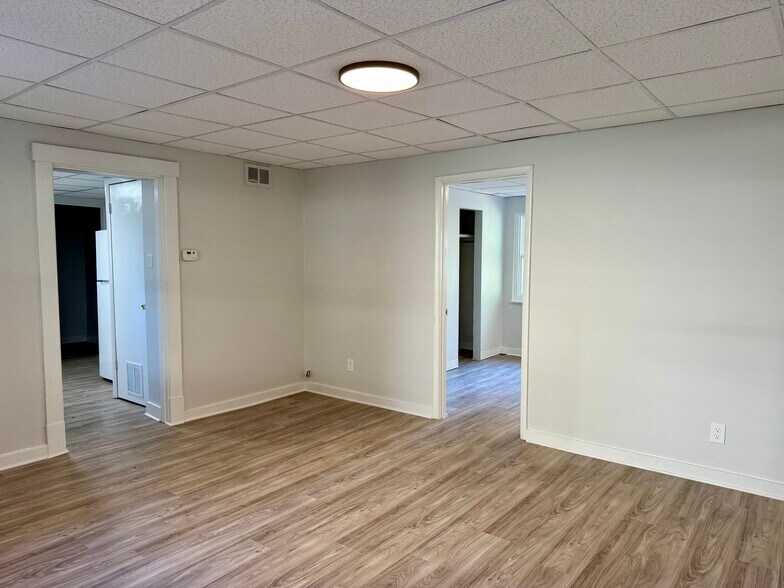 Building Photo - 1379 Island Ave