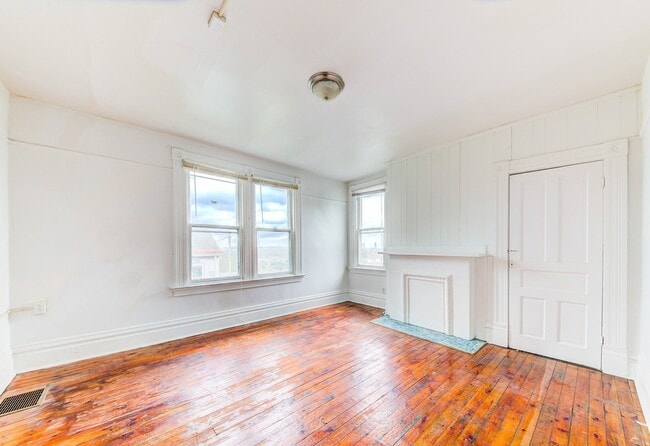 Building Photo - AVAILABLE AUGUST 2026 - Spacious Renovated 4 Bedroom, 1.5 Bath Home w/ AC!