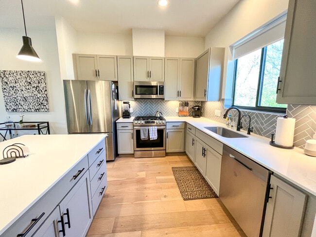 Building Photo - 3700 Clawson Rd