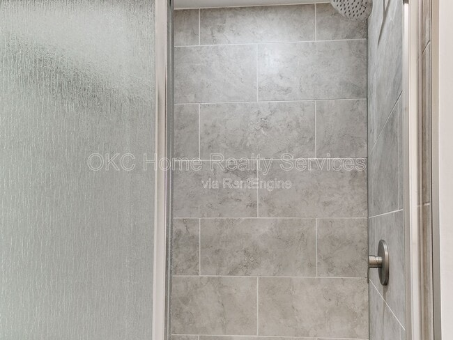 Building Photo - 1812 W Noble Ave