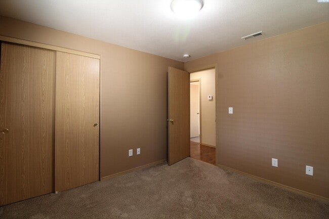 Building Photo - 3 bed, 2 bath home in West Pasco