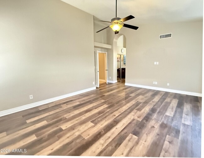 Building Photo - 902 W Sherri Dr