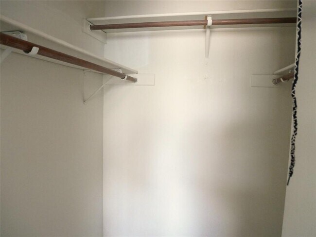 Building Photo - 2005 Old W Pl