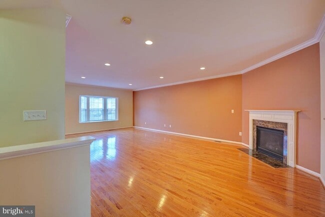 Building Photo - 536 Van Dyke Cir